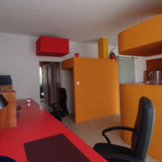 Open Space  5 postes Coworking Rue Mozart Bourg-lès-Valence 26500 - photo 1